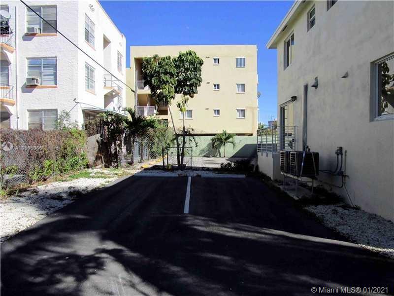 See details / 3276 sq. ft. $ 2021-03-03 0 Photo