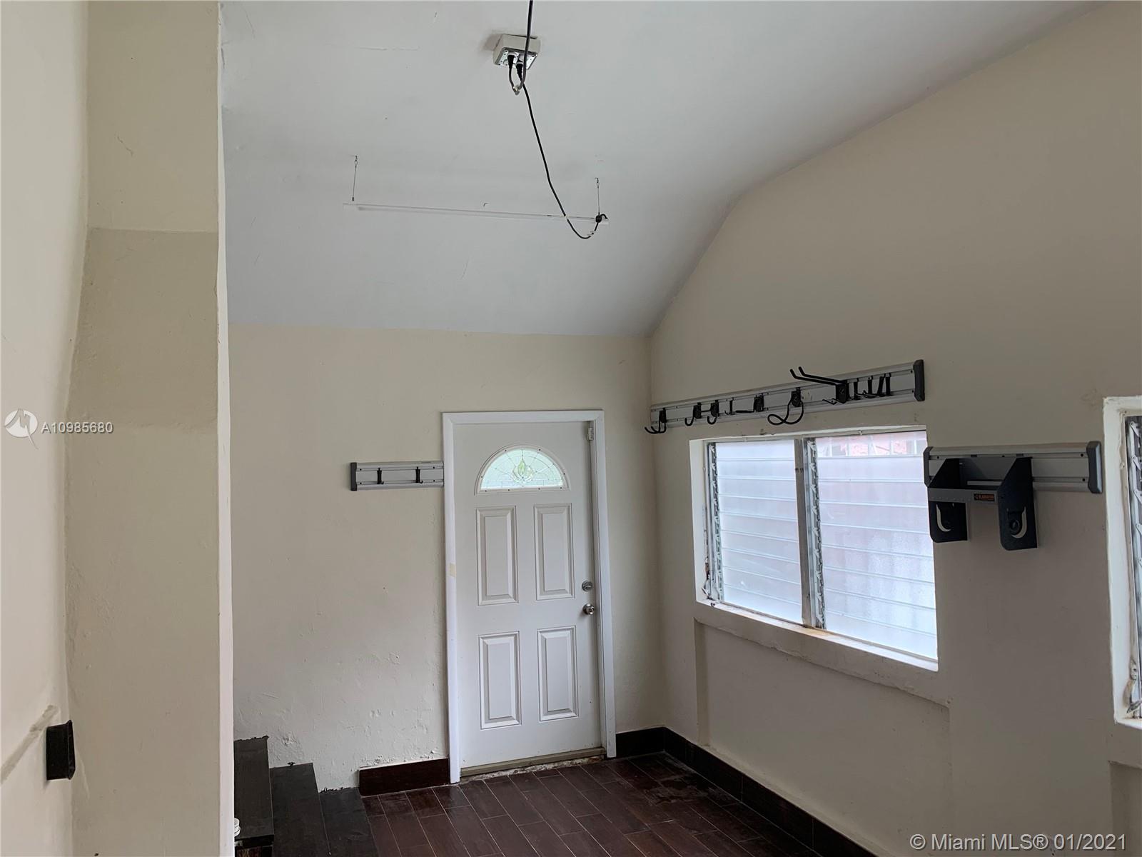 See details / 1606 sq. ft. $ 2021-02-15 0 Photo