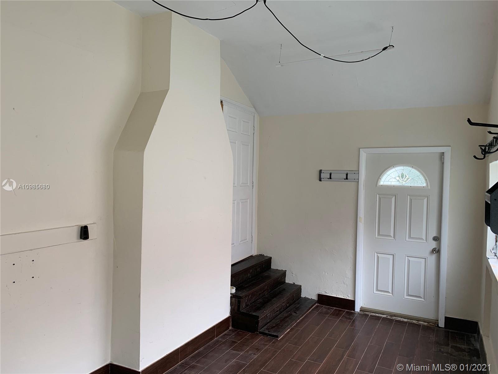 See details / 1606 sq. ft. $ 2021-02-15 0 Photo