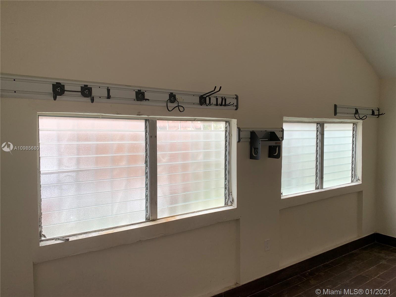 See details / 1606 sq. ft. $ 2021-02-15 0 Photo