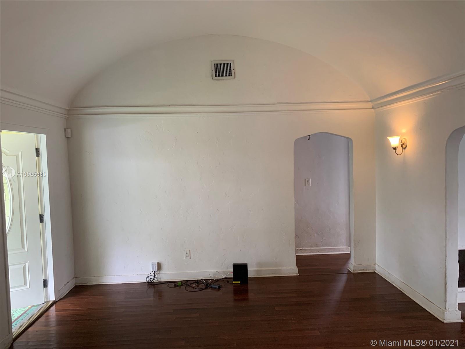 See details / 1606 sq. ft. $ 2021-02-15 0 Photo