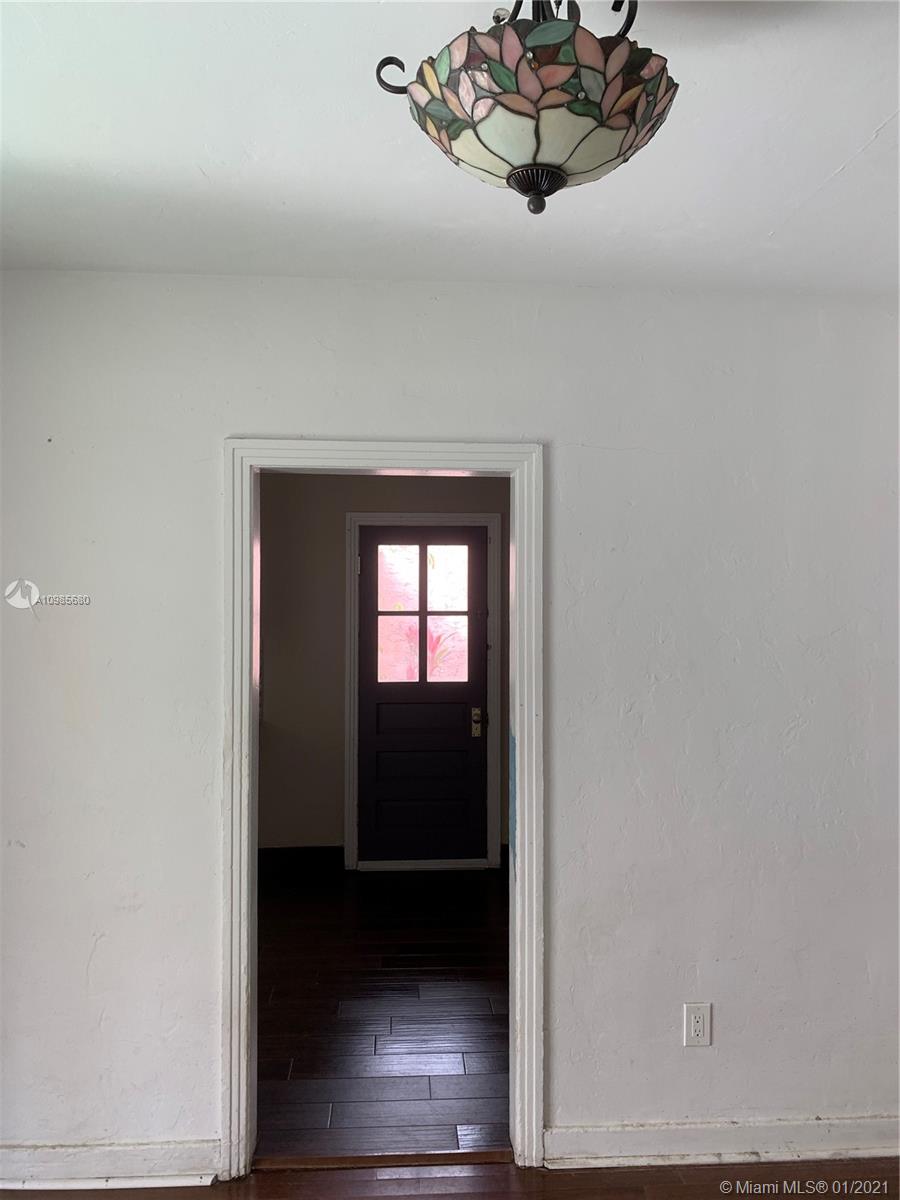 See details / 1606 sq. ft. $ 2021-02-15 0 Photo