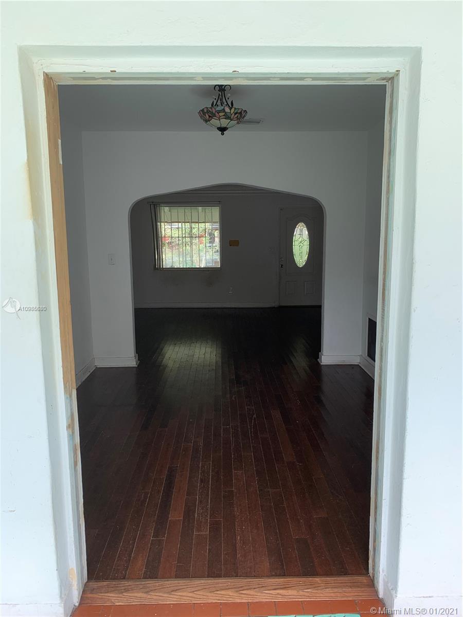 See details / 1606 sq. ft. $ 2021-02-15 0 Photo