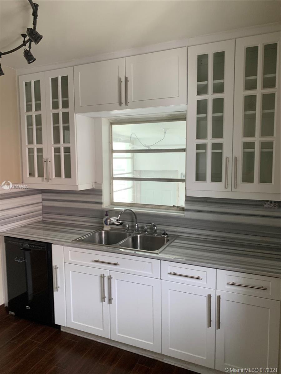 See details / 1606 sq. ft. $ 2021-02-15 0 Photo