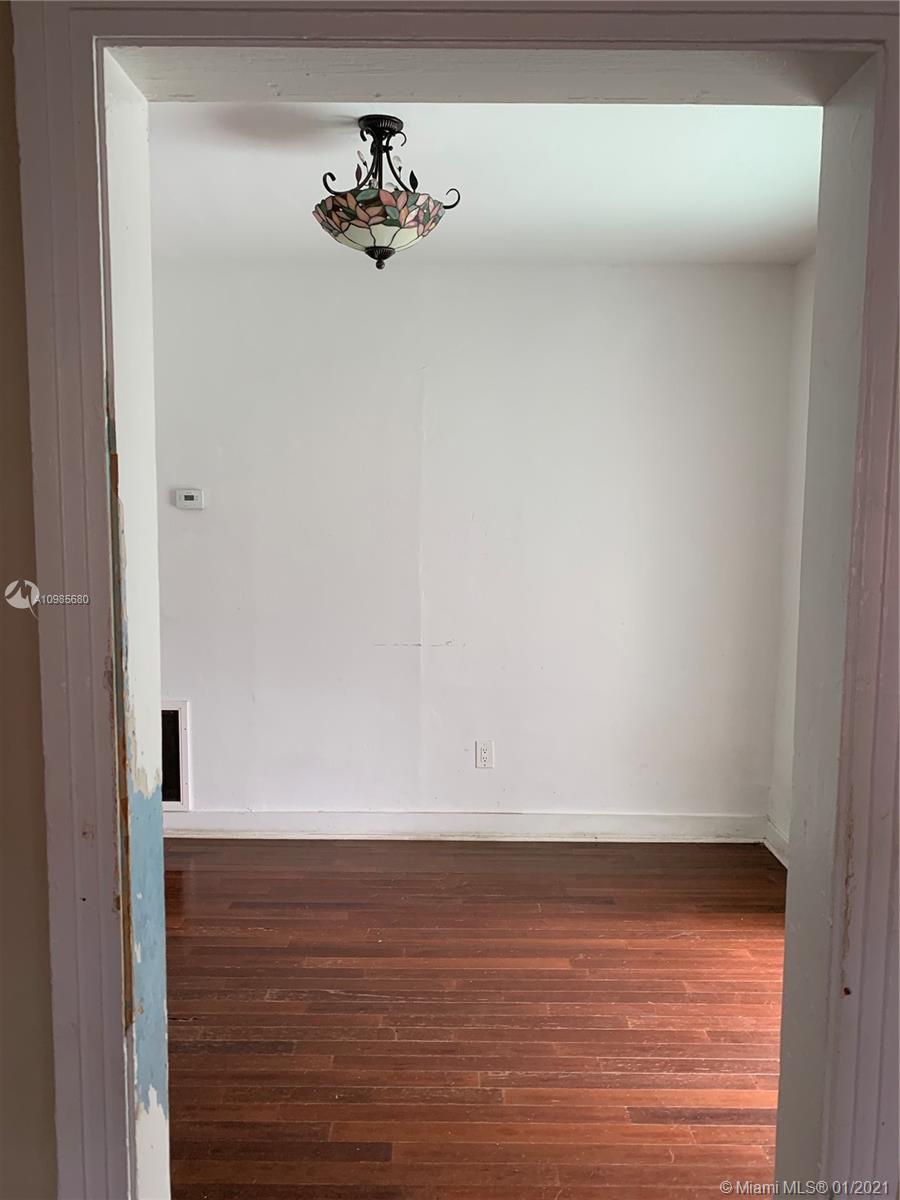 See details / 1606 sq. ft. $ 2021-02-15 0 Photo