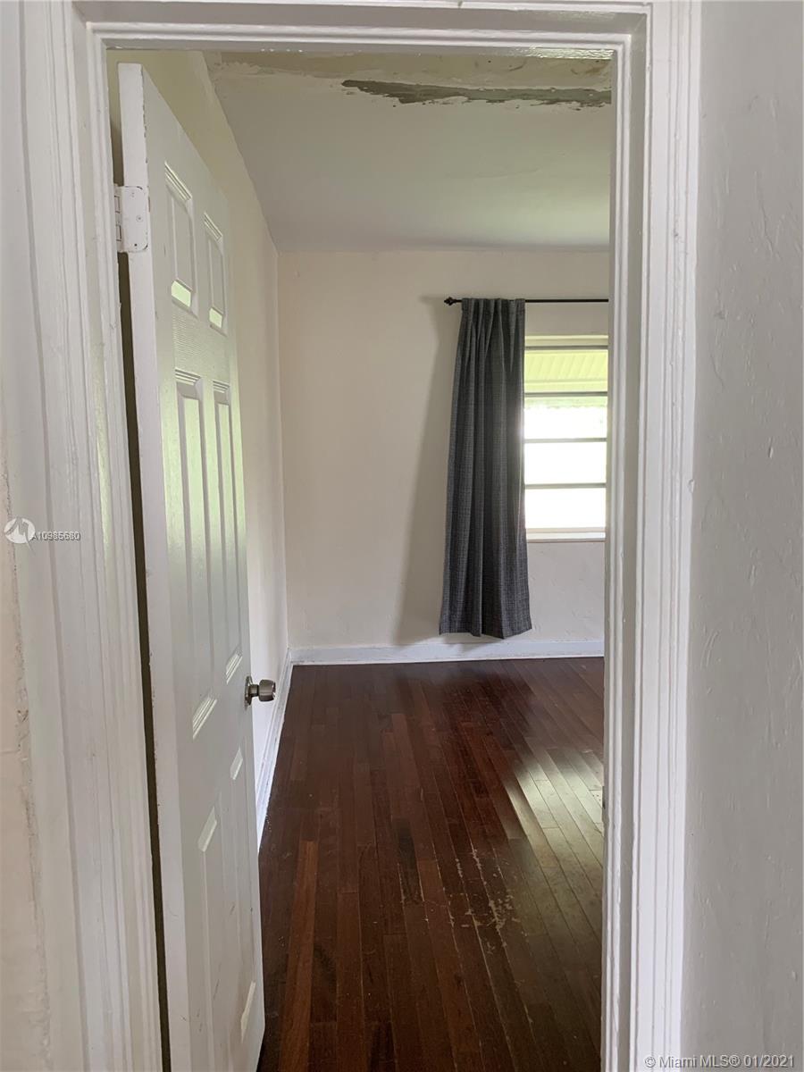 See details / 1606 sq. ft. $ 2021-02-15 0 Photo