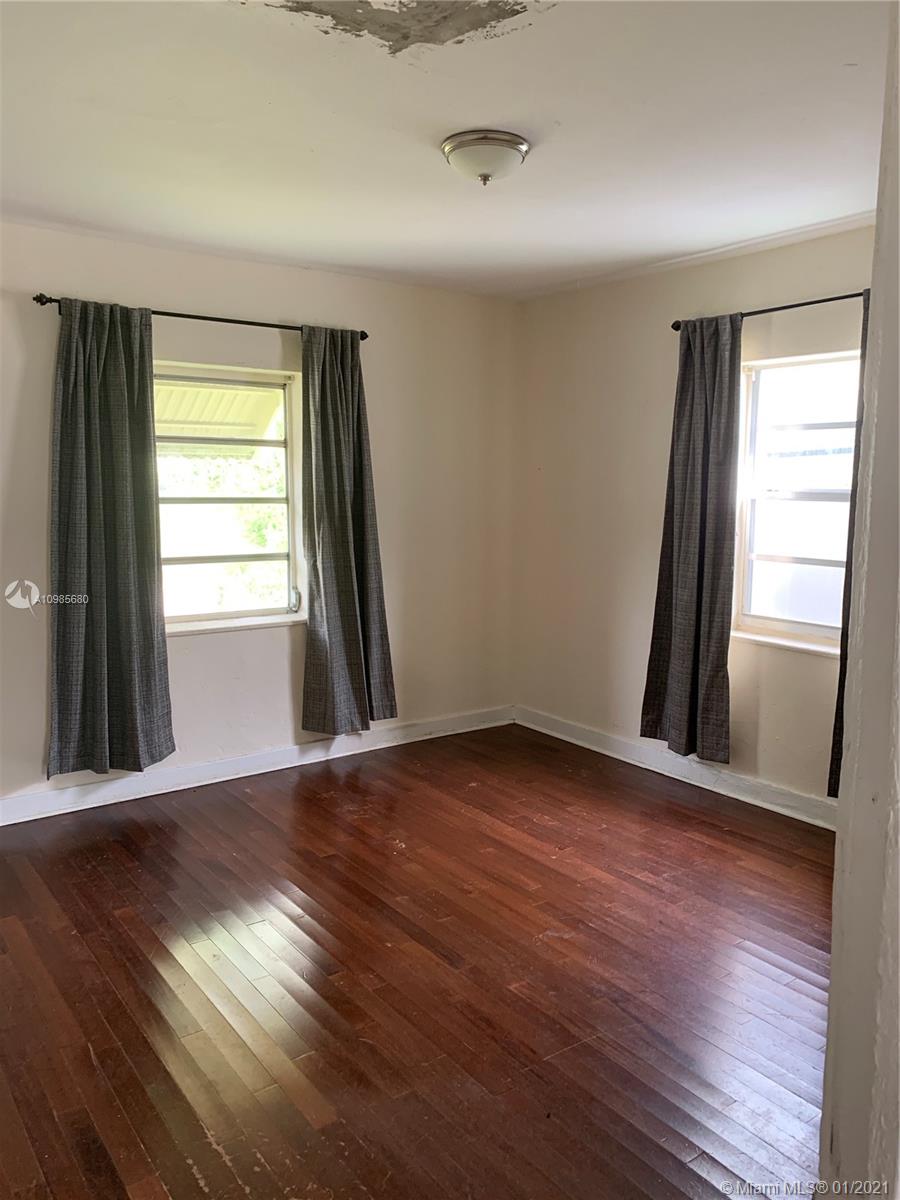 See details / 1606 sq. ft. $ 2021-02-15 0 Photo