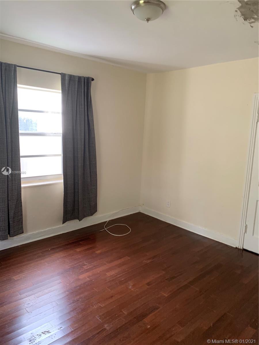 See details / 1606 sq. ft. $ 2021-02-15 0 Photo