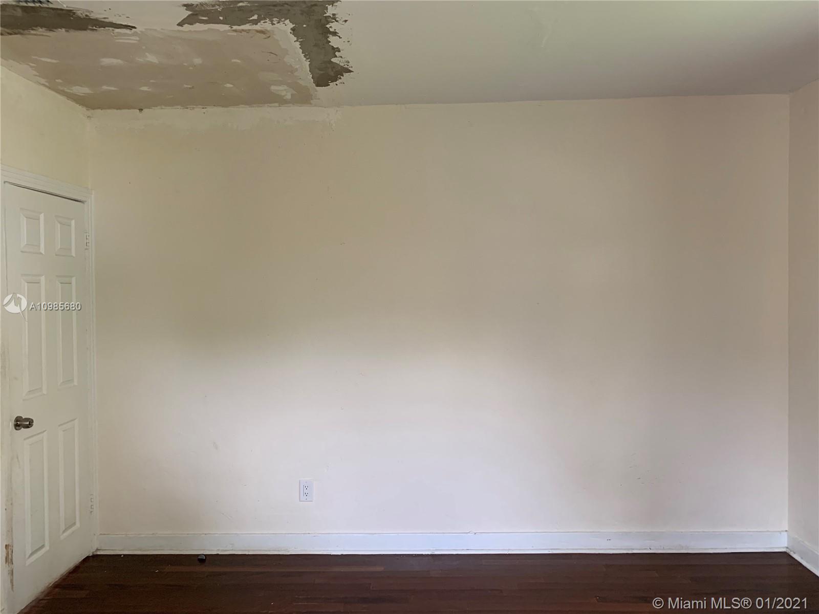 See details / 1606 sq. ft. $ 2021-02-15 0 Photo