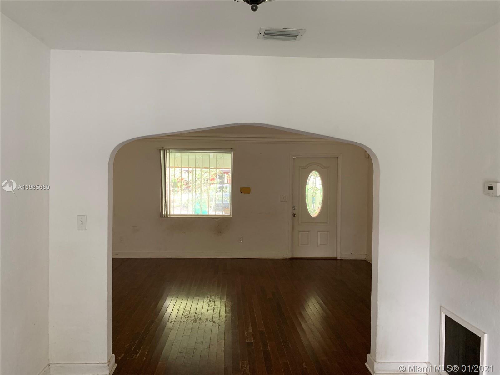See details / 1606 sq. ft. $ 2021-02-15 0 Photo