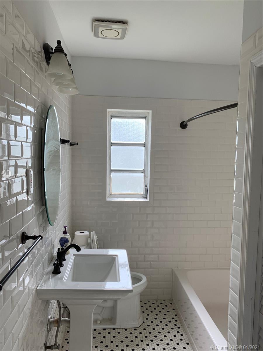 See details / 1606 sq. ft. $ 2021-02-15 0 Photo