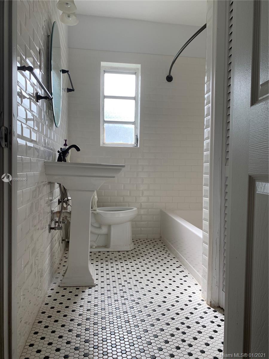 See details / 1606 sq. ft. $ 2021-02-15 0 Photo