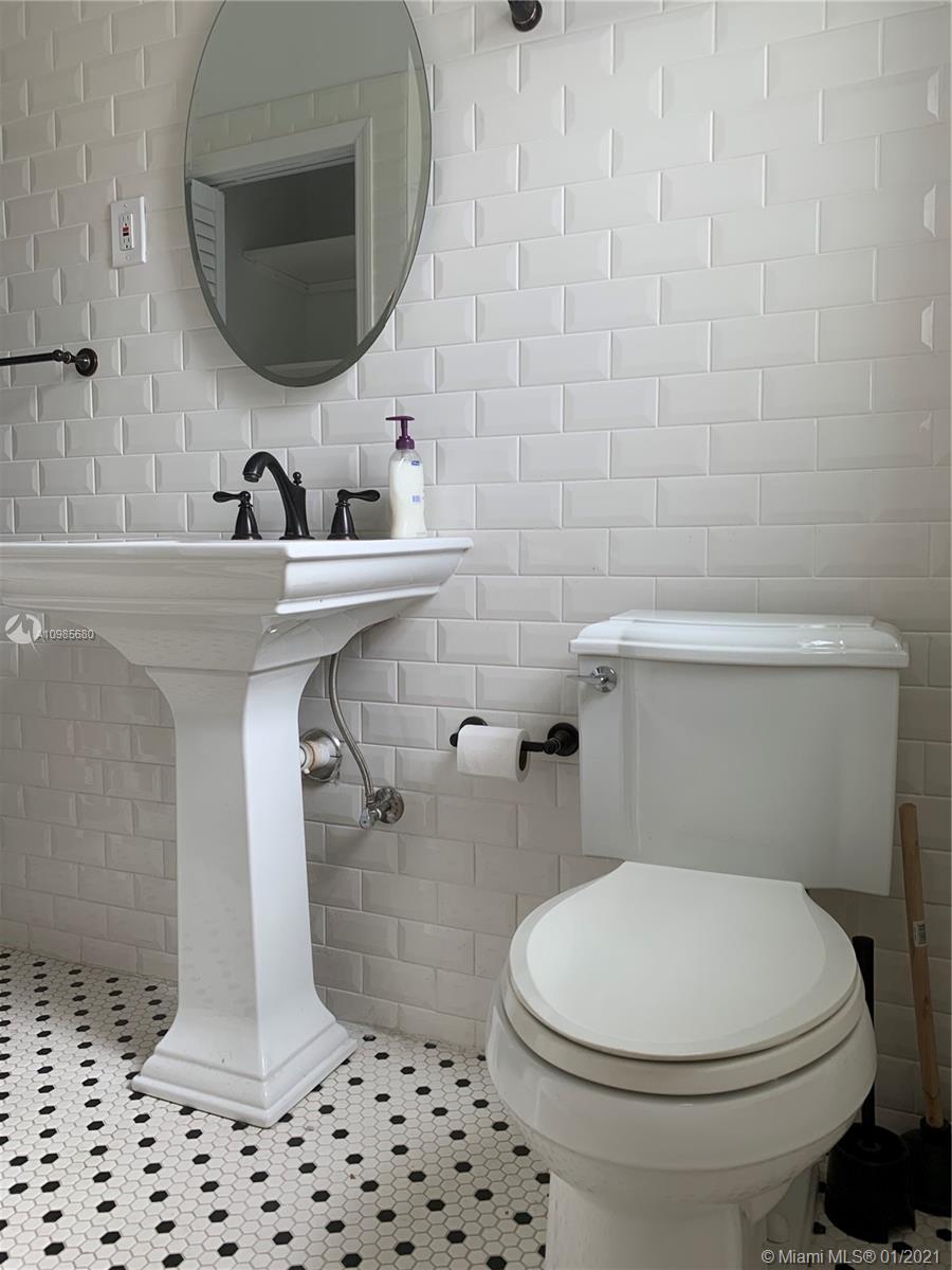 See details / 1606 sq. ft. $ 2021-02-15 0 Photo