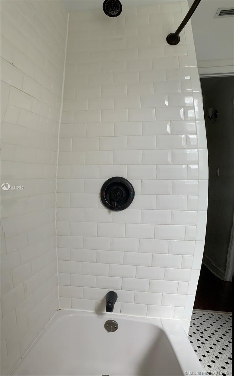 See details / 1606 sq. ft. $ 2021-02-15 0 Photo