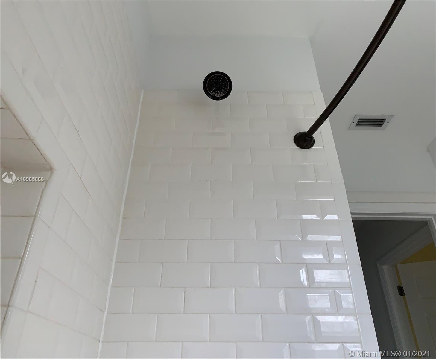 See details / 1606 sq. ft. $ 2021-02-15 0 Photo