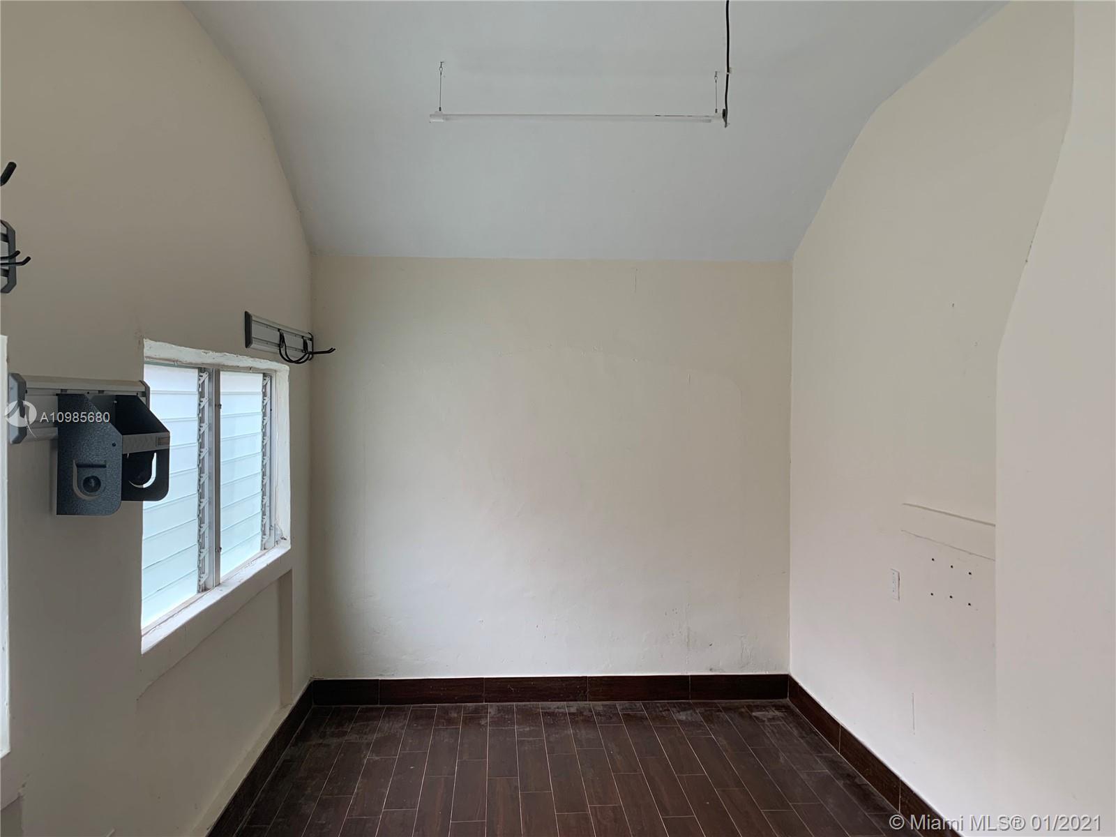 See details / 1606 sq. ft. $ 2021-02-15 0 Photo