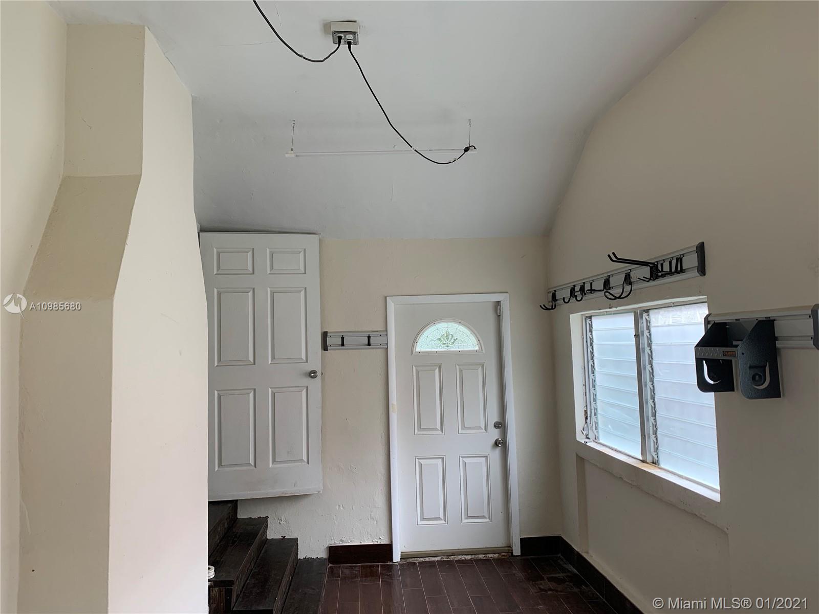 See details / 1606 sq. ft. $ 2021-02-15 0 Photo