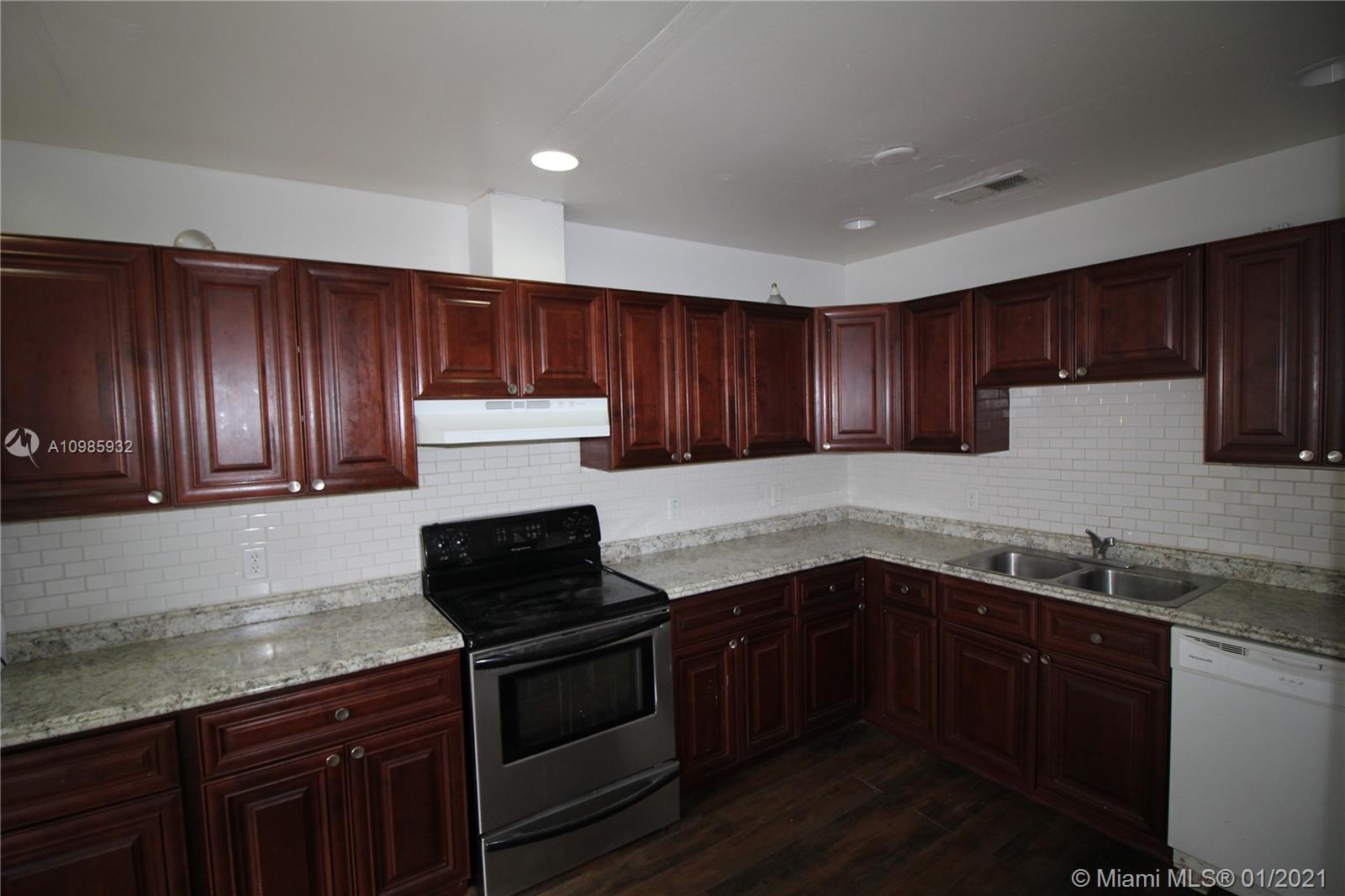 See details / 4896 sq. ft. $ 2021-01-19 0 Photo