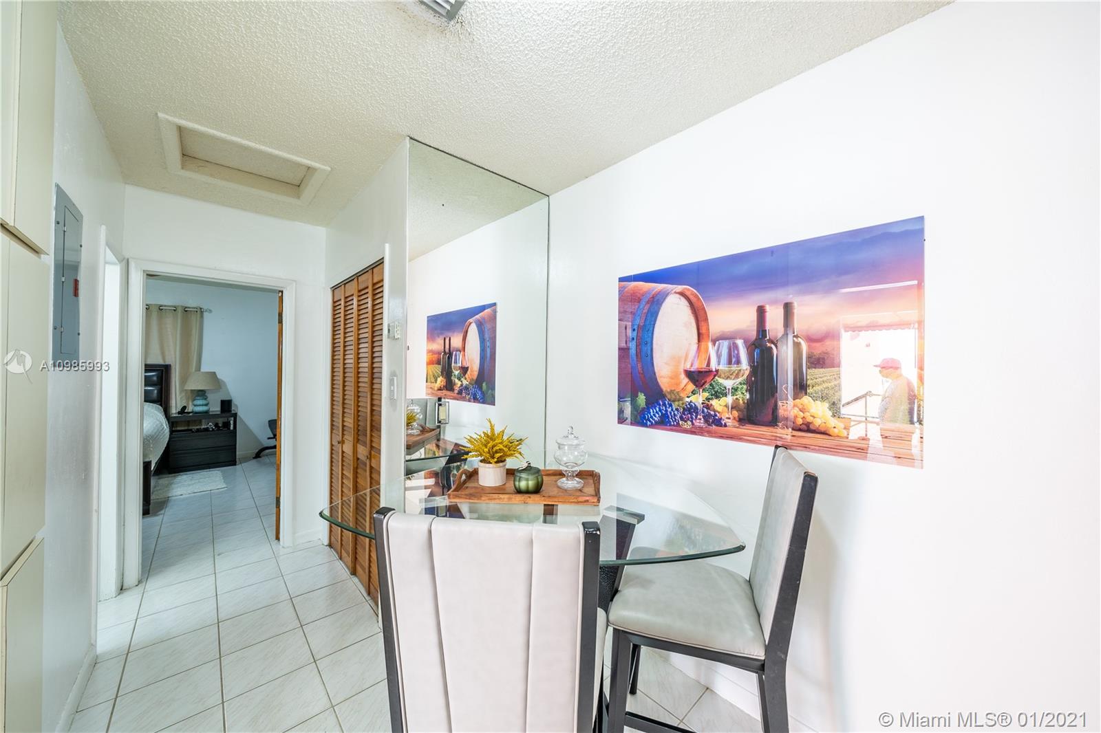 See details / 1350 sq. ft. $ 2021-02-02 0 Photo