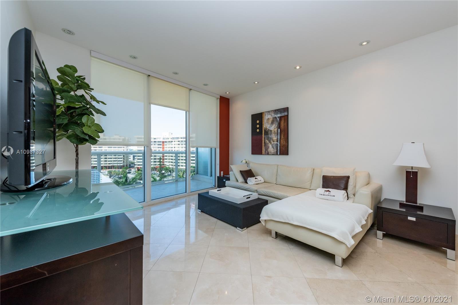 Ver detalles 706 2 / 1 1086 sq. ft. $ 2021-01-21 0 foto