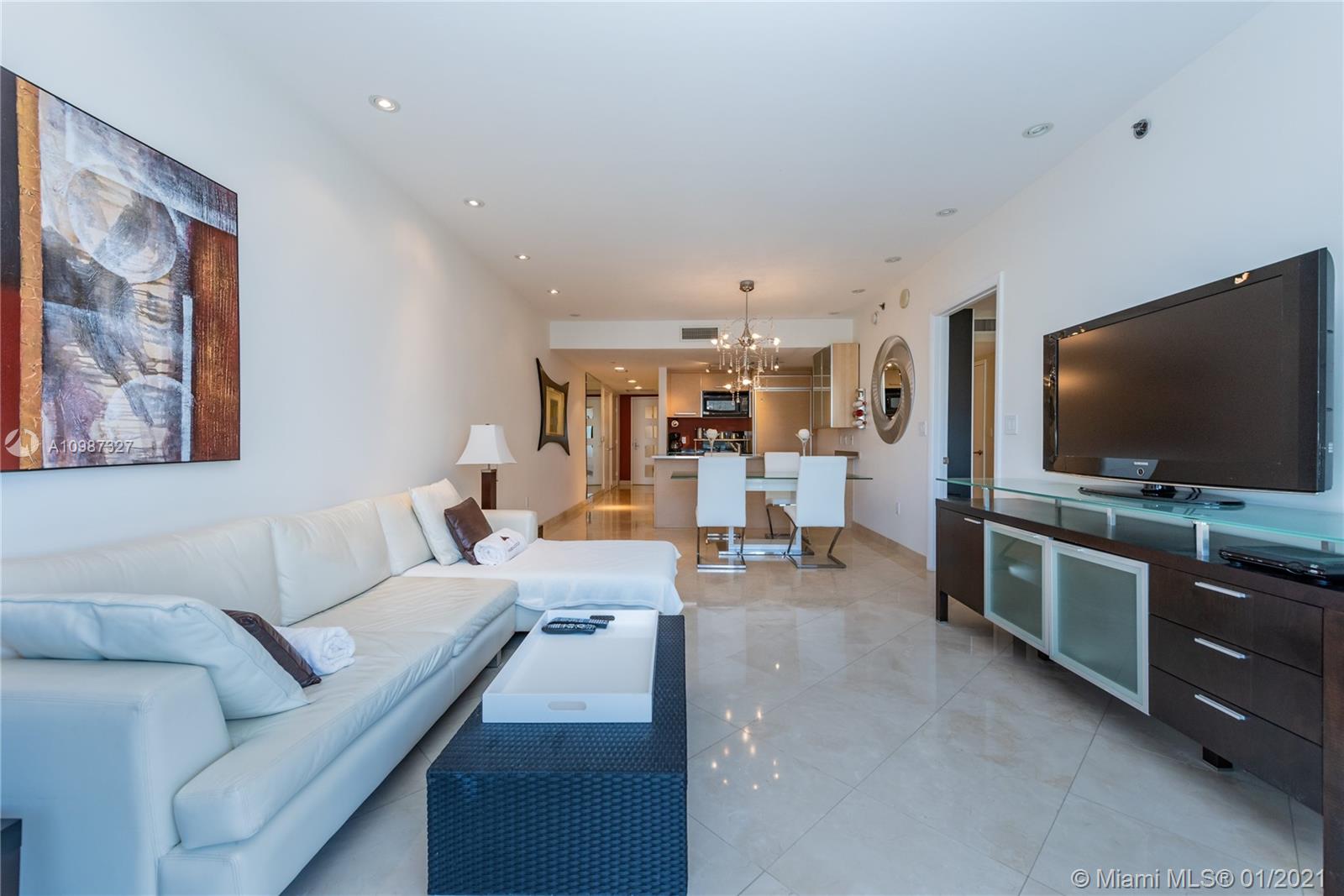 Ver detalles 706 2 / 1 1086 sq. ft. $ 2021-01-21 0 foto