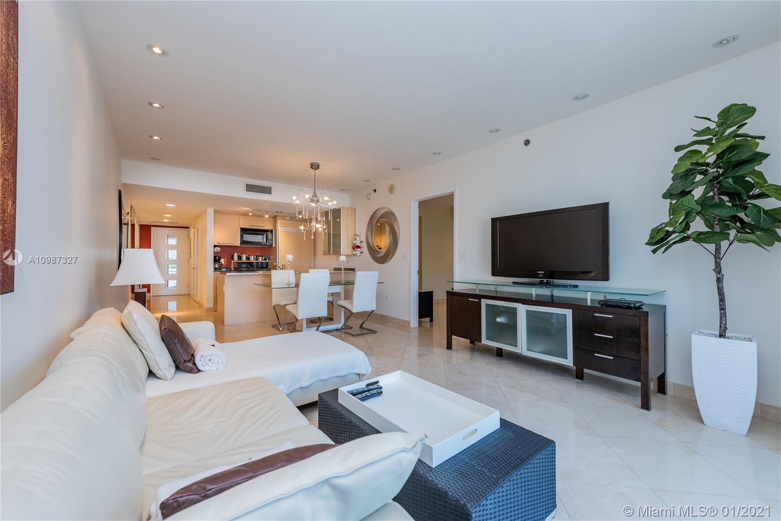 Ver detalles 706 2 / 1 1086 sq. ft. $ 2021-01-21 0 foto