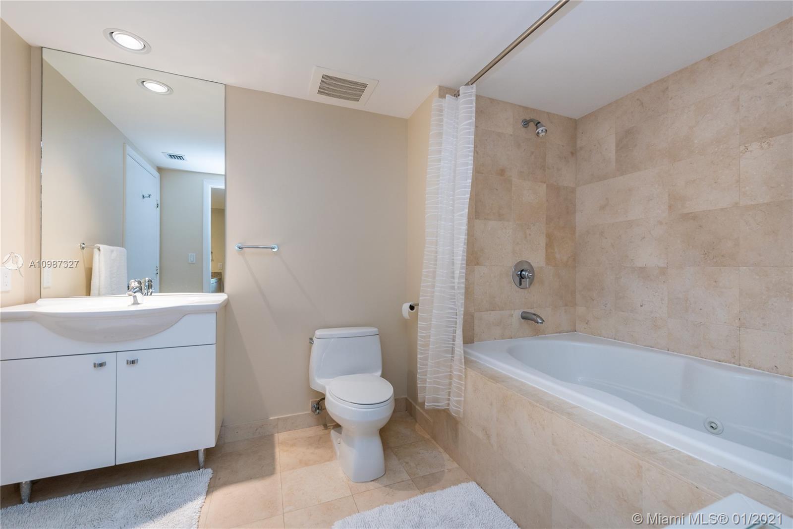 Ver detalles 706 2 / 1 1086 sq. ft. $ 2021-01-21 0 foto