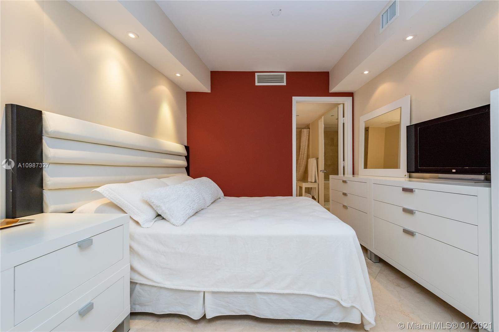 Ver detalles 706 2 / 1 1086 sq. ft. $ 2021-01-21 0 foto