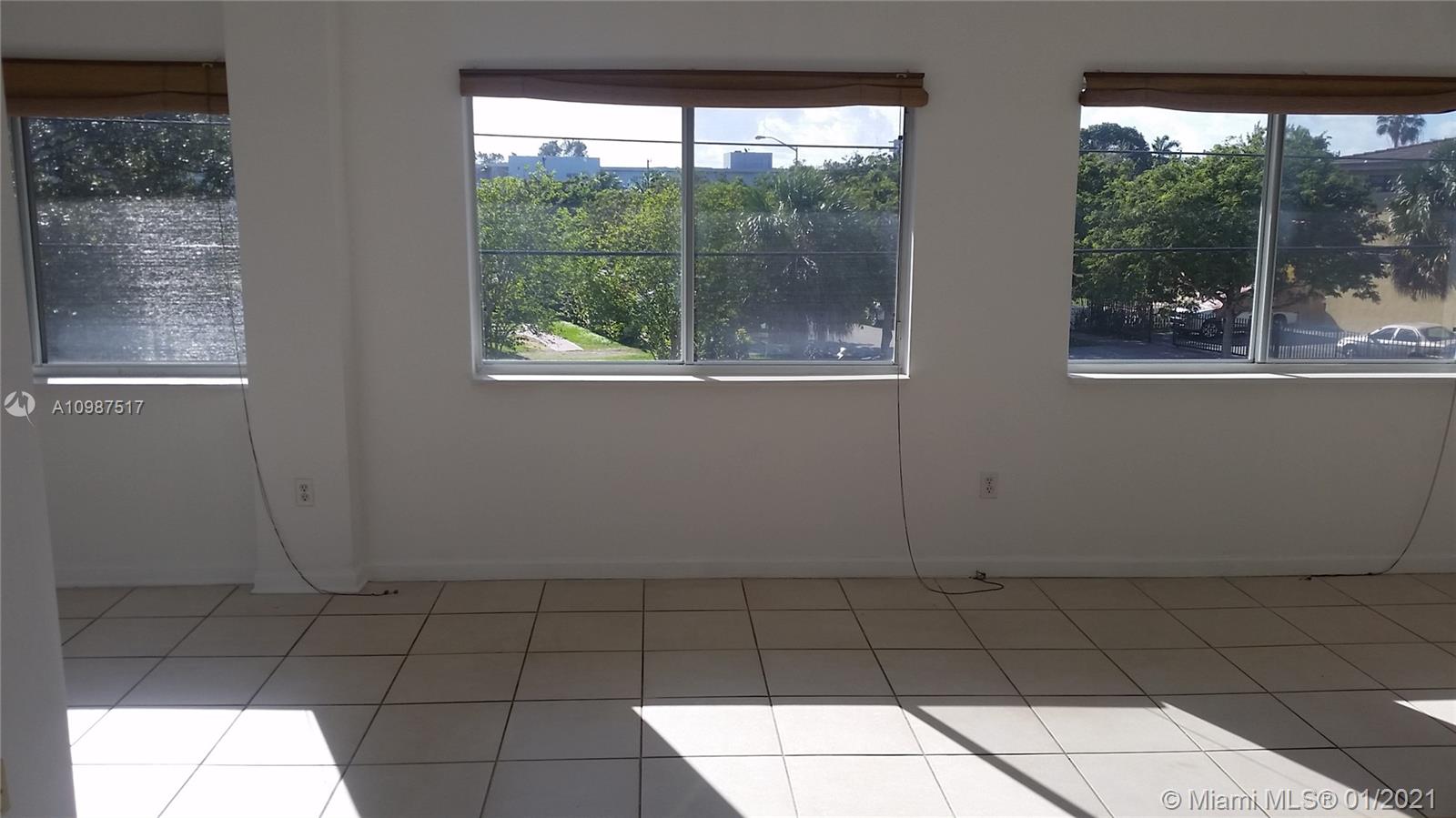 See details / 989 sq. ft. $ 2021-01-22 0 Photo