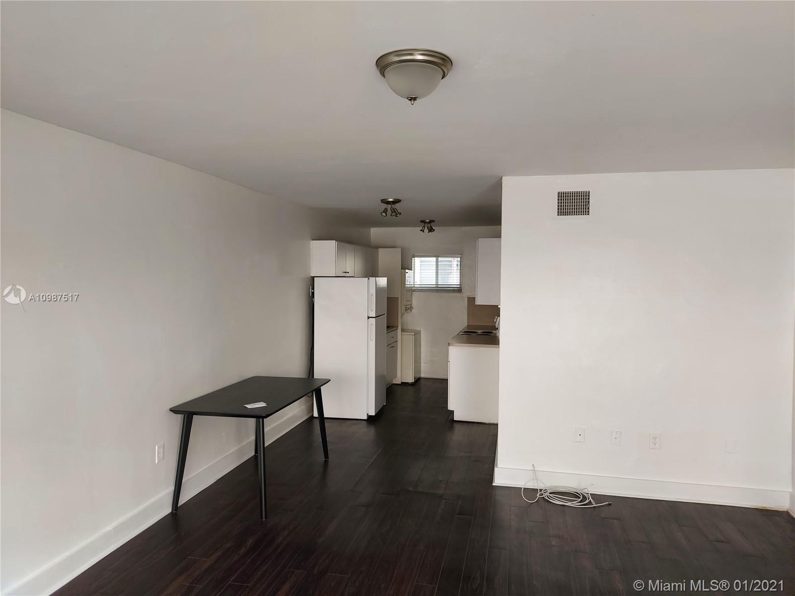 See details / 989 sq. ft. $ 2021-01-22 0 Photo