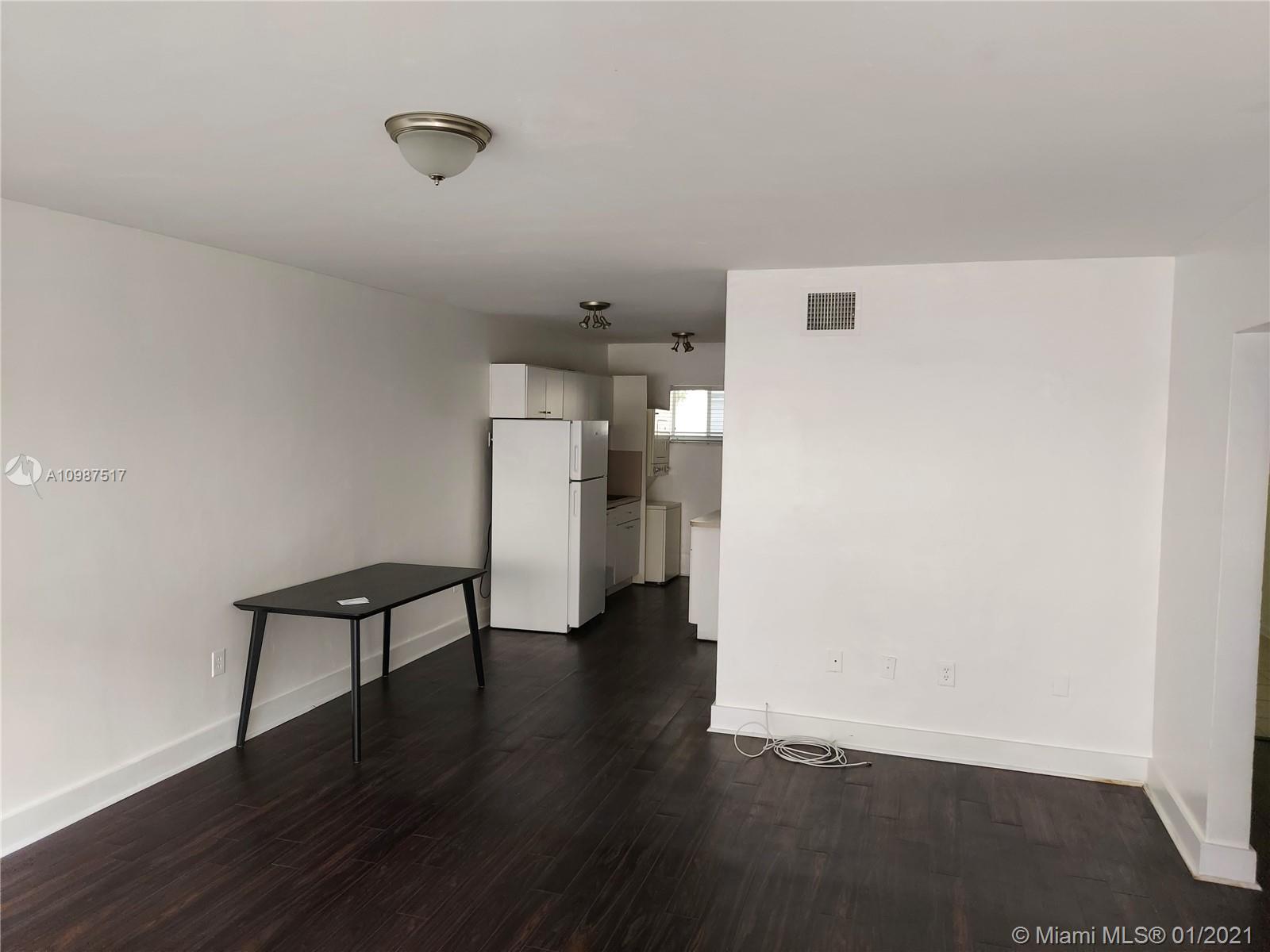 See details / 989 sq. ft. $ 2021-01-22 0 Photo