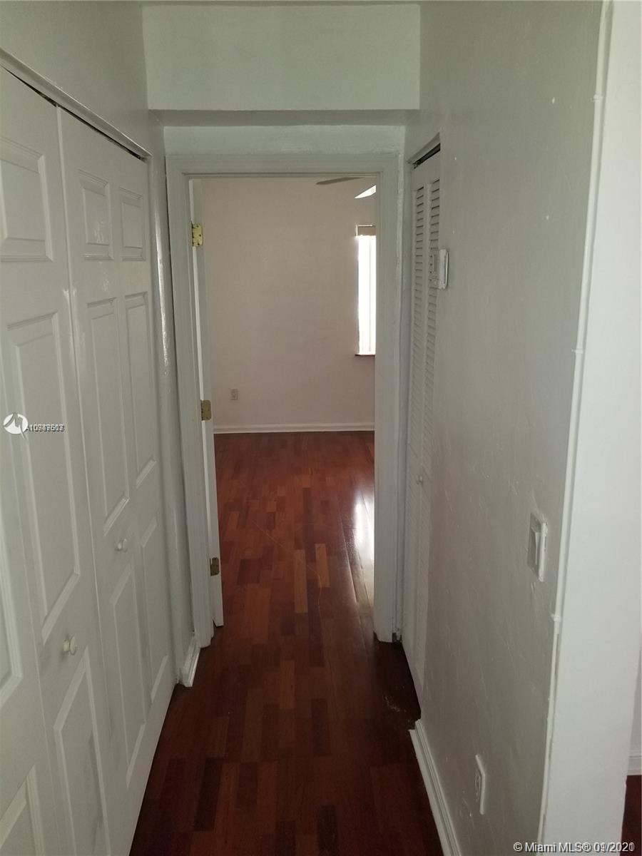 See details / 989 sq. ft. $ 2021-01-22 0 Photo