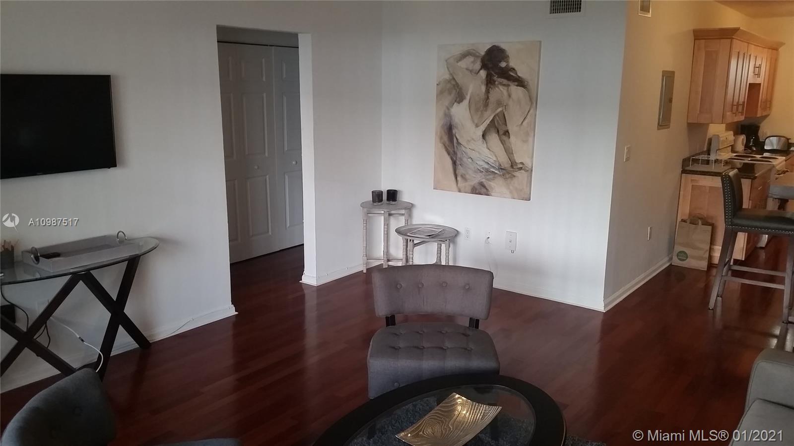 See details / 989 sq. ft. $ 2021-01-22 0 Photo