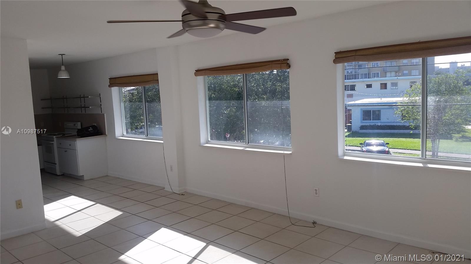 See details / 989 sq. ft. $ 2021-01-22 0 Photo