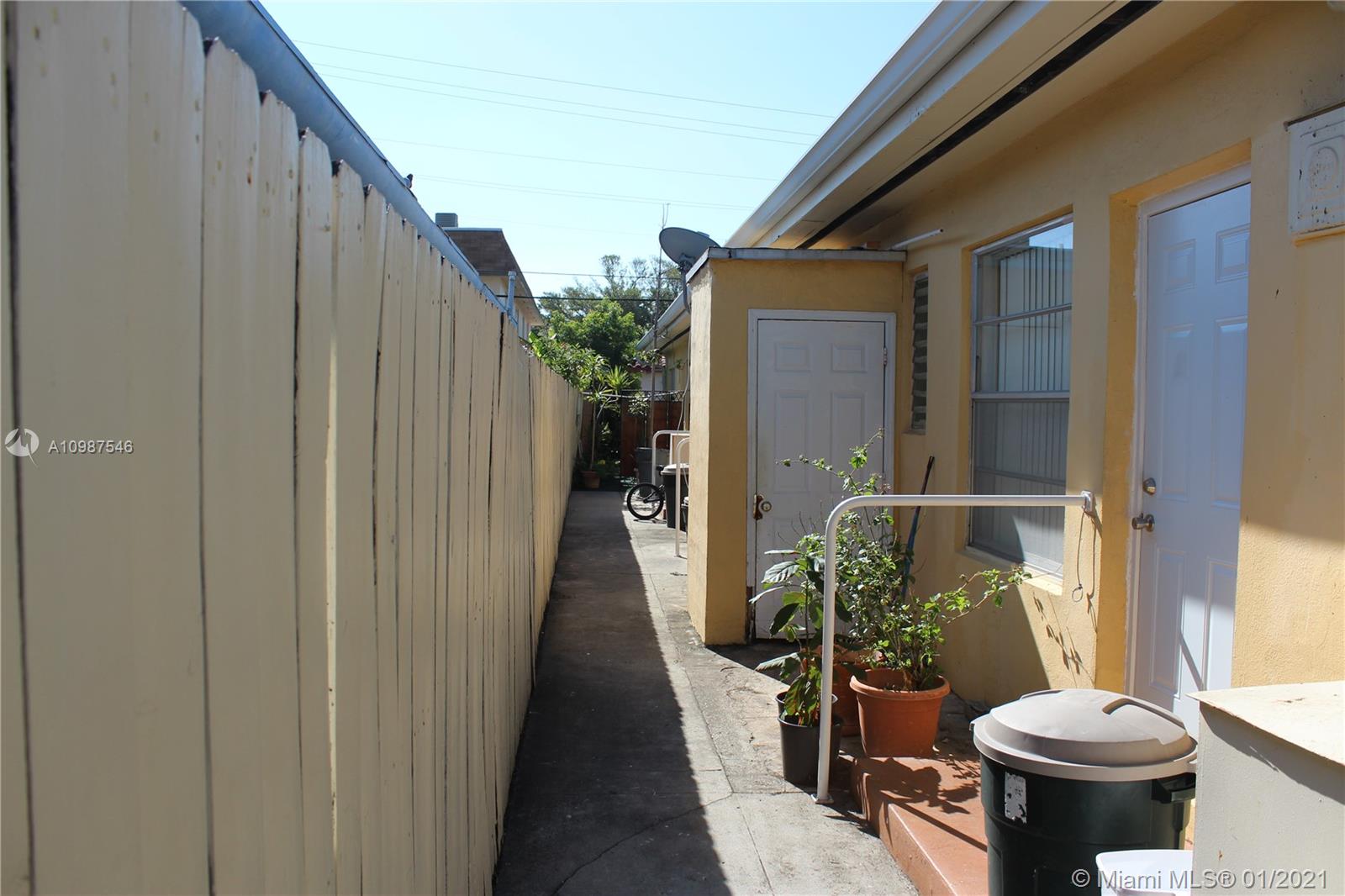 See details / 3020 sq. ft. $ 2021-01-22 0 Photo