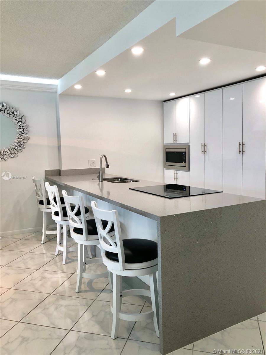 STUNNING MODERN OPEN KITCHEN SEATS 4