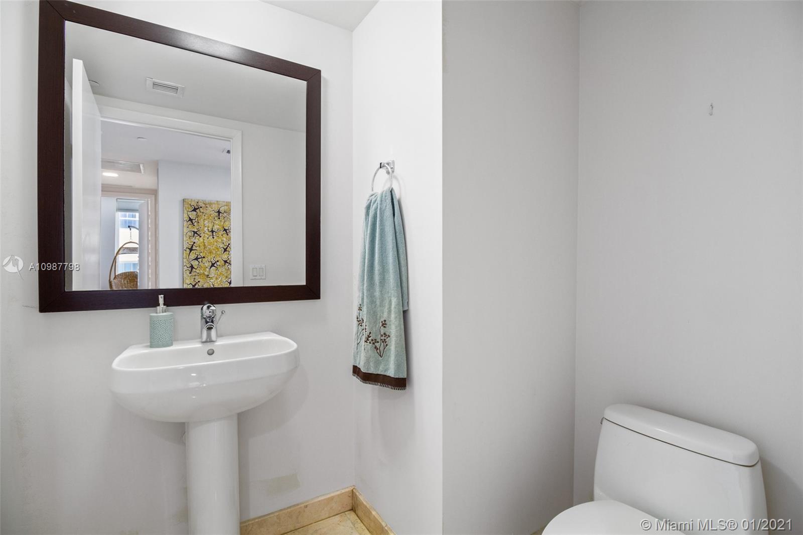 Ver detalles 1004 3 / 4 2078 sq. ft. $ 2021-01-22 0 foto