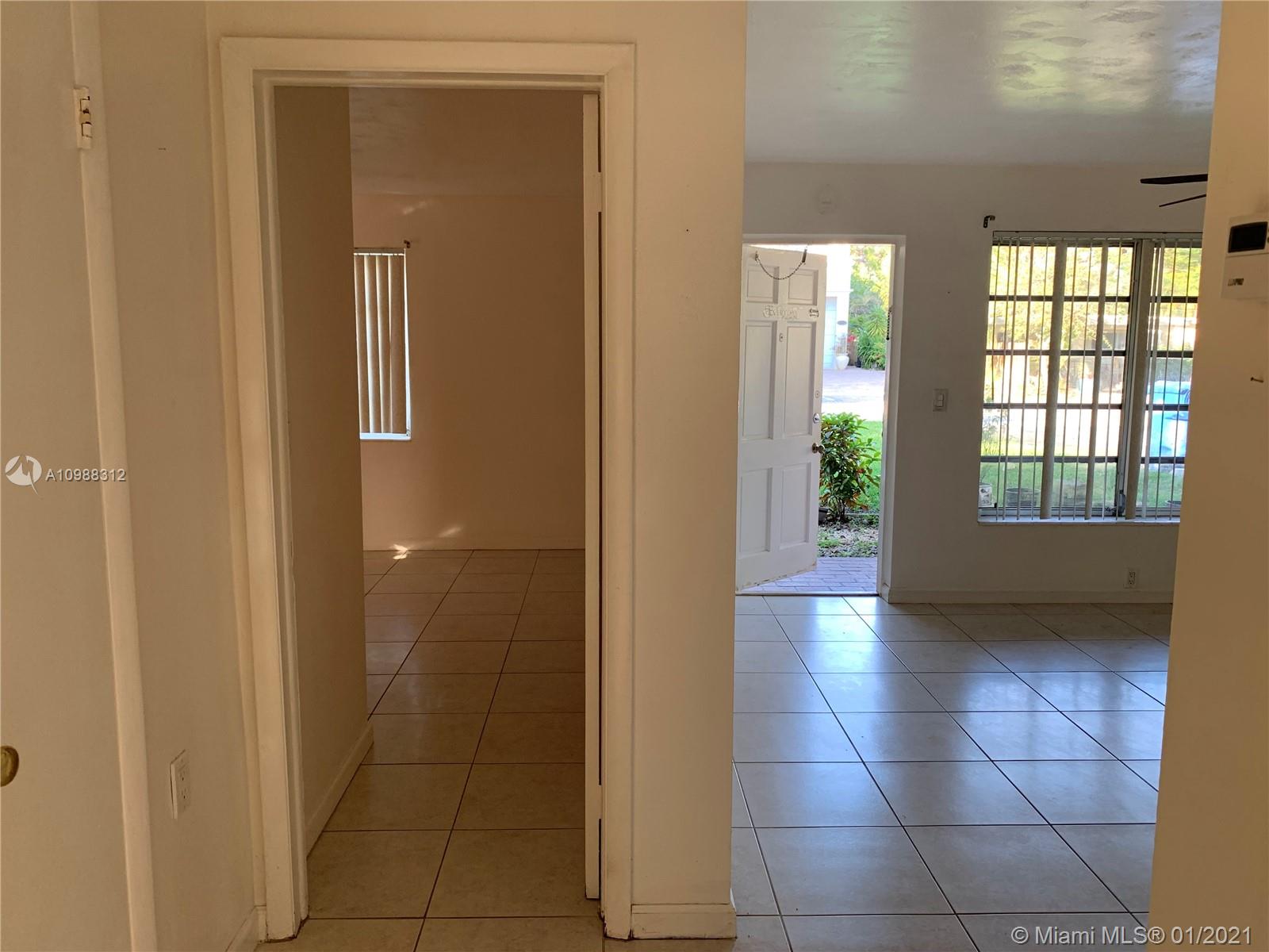 See details / 1938 sq. ft. $ 2021-02-01 0 Photo