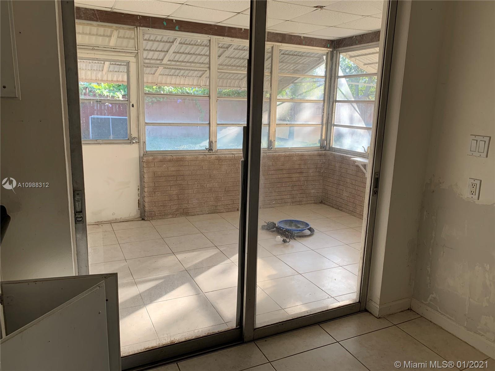 See details / 1938 sq. ft. $ 2021-02-01 0 Photo
