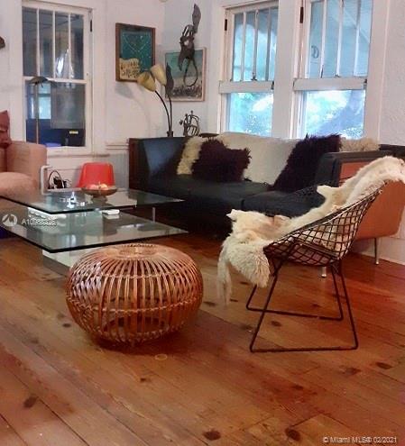 See details / 1271 sq. ft. $ 2021-01-24 0 Photo