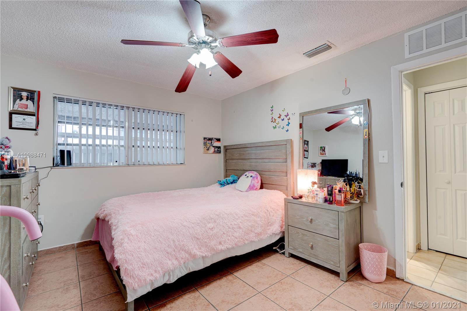See details / 2102 sq. ft. $ 2021-01-25 0 Photo