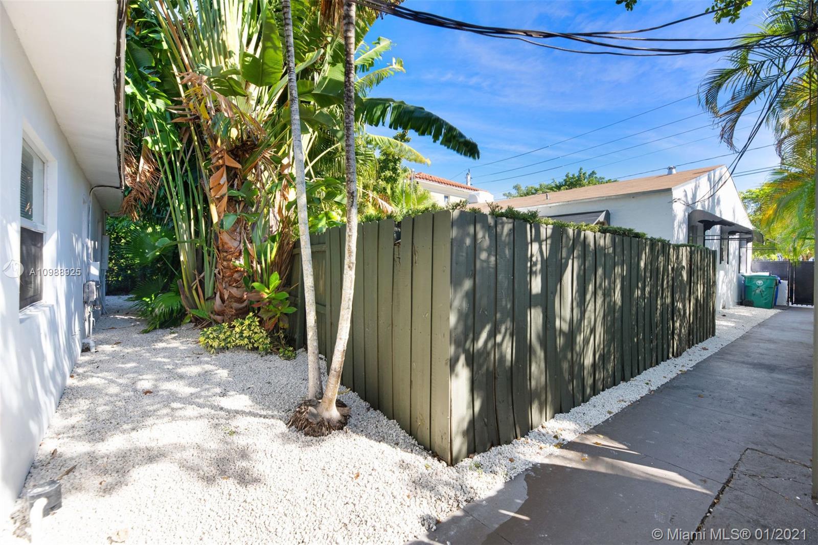 See details / 2389 sq. ft. $ 2021-01-25 0 Photo