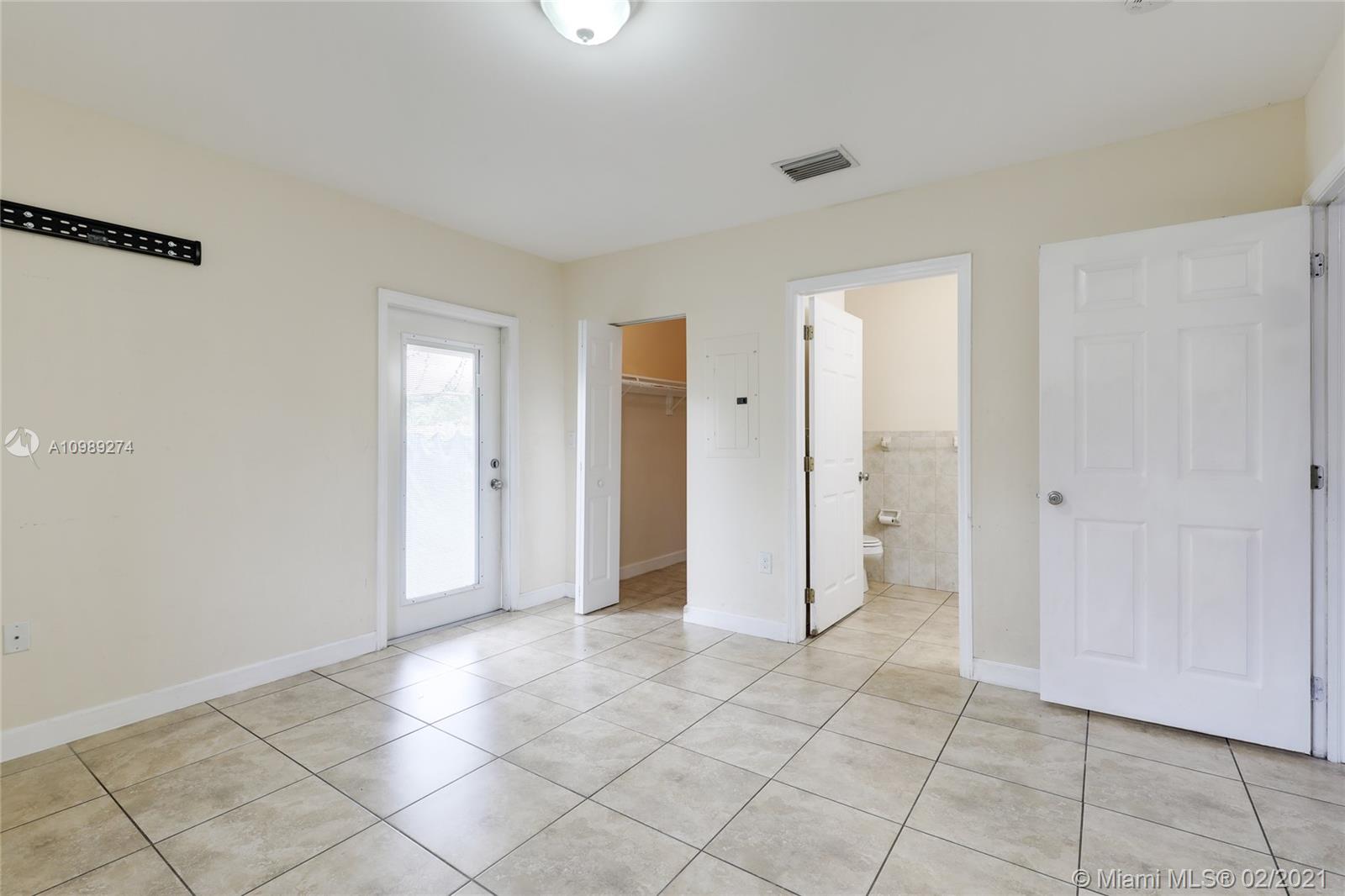 See details / 1160 sq. ft. $ 2021-01-26 0 Photo