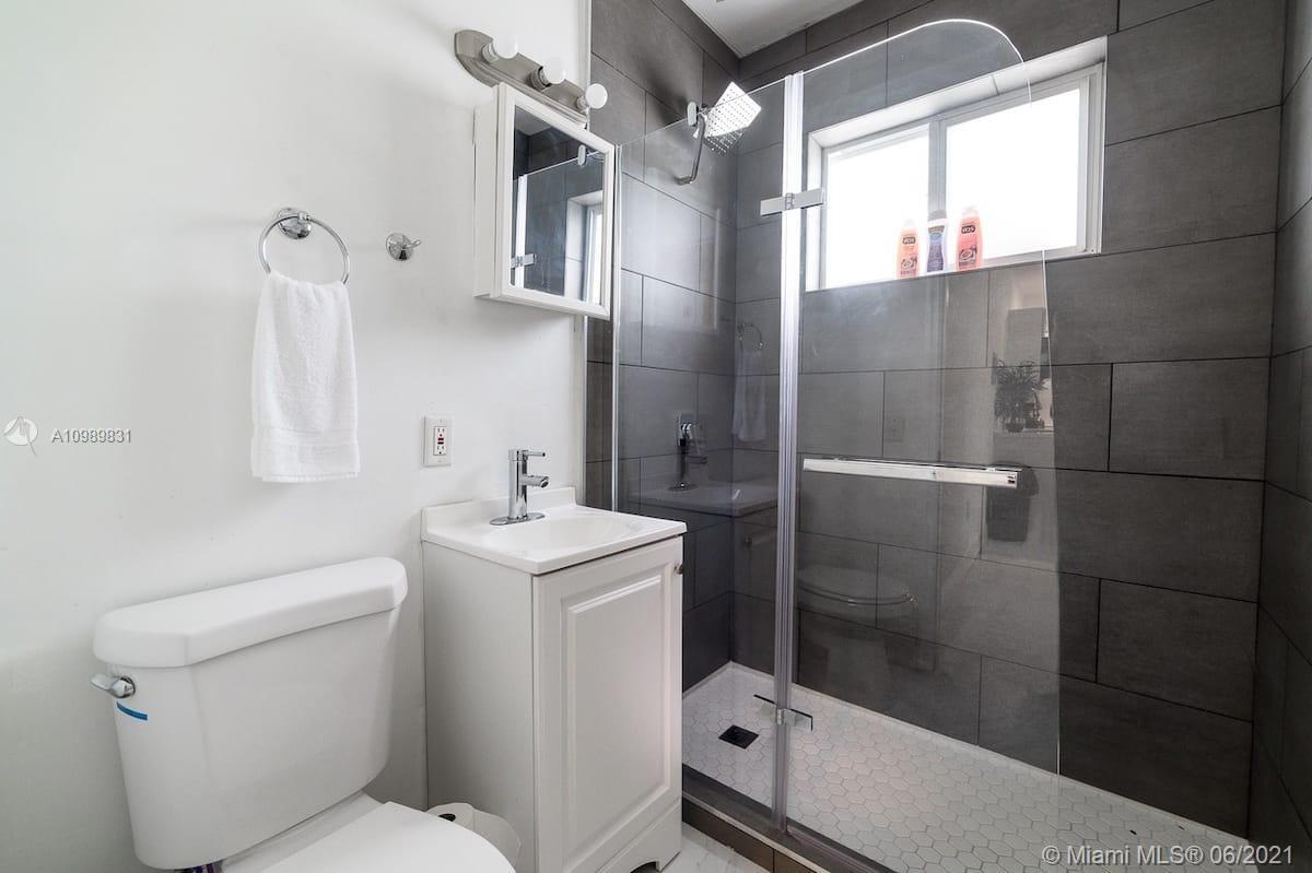 See details / 2685 sq. ft. $ 2021-01-27 0 Photo
