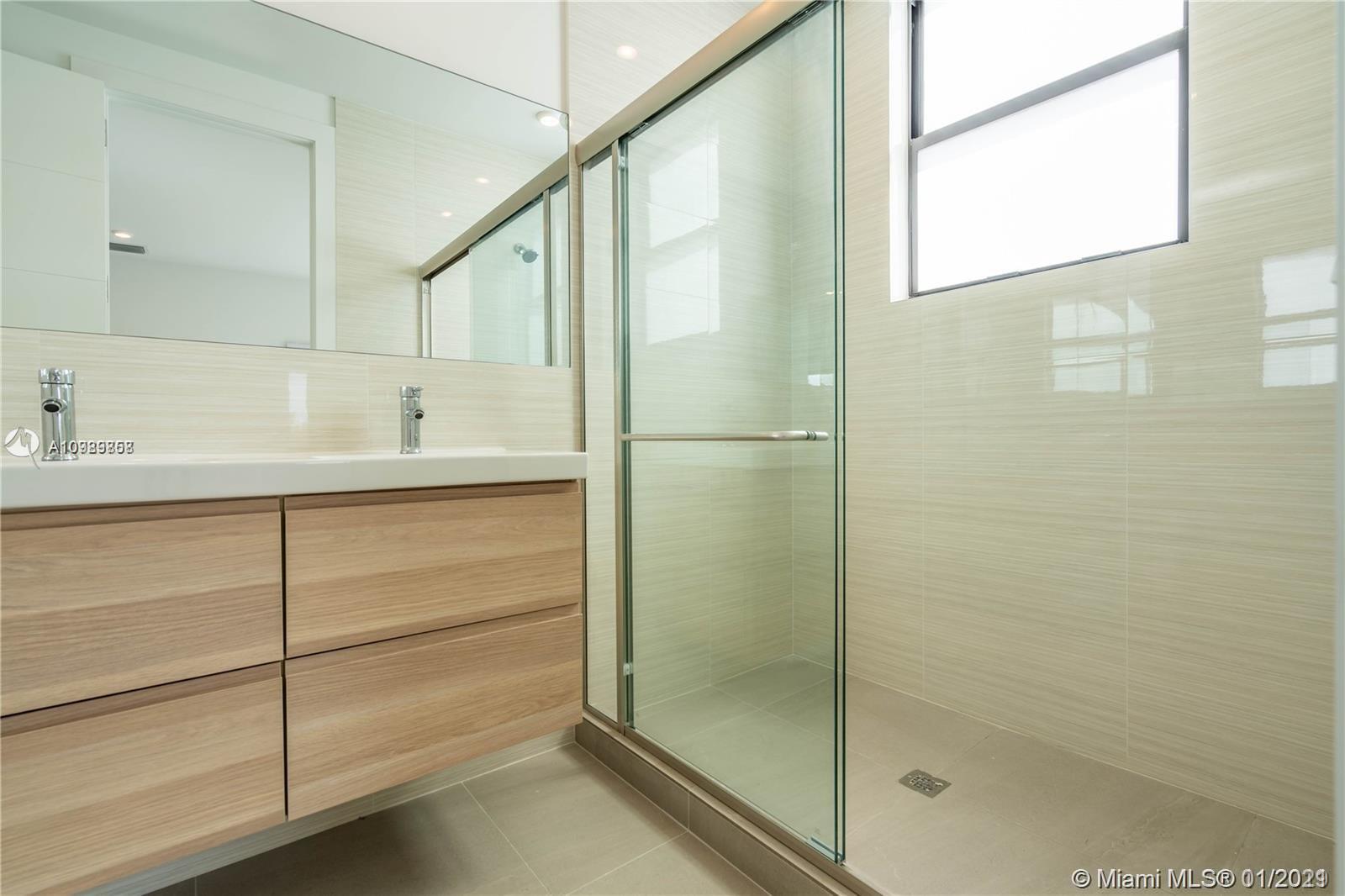 See details / 4392 sq. ft. $ 2021-01-27 0 Photo