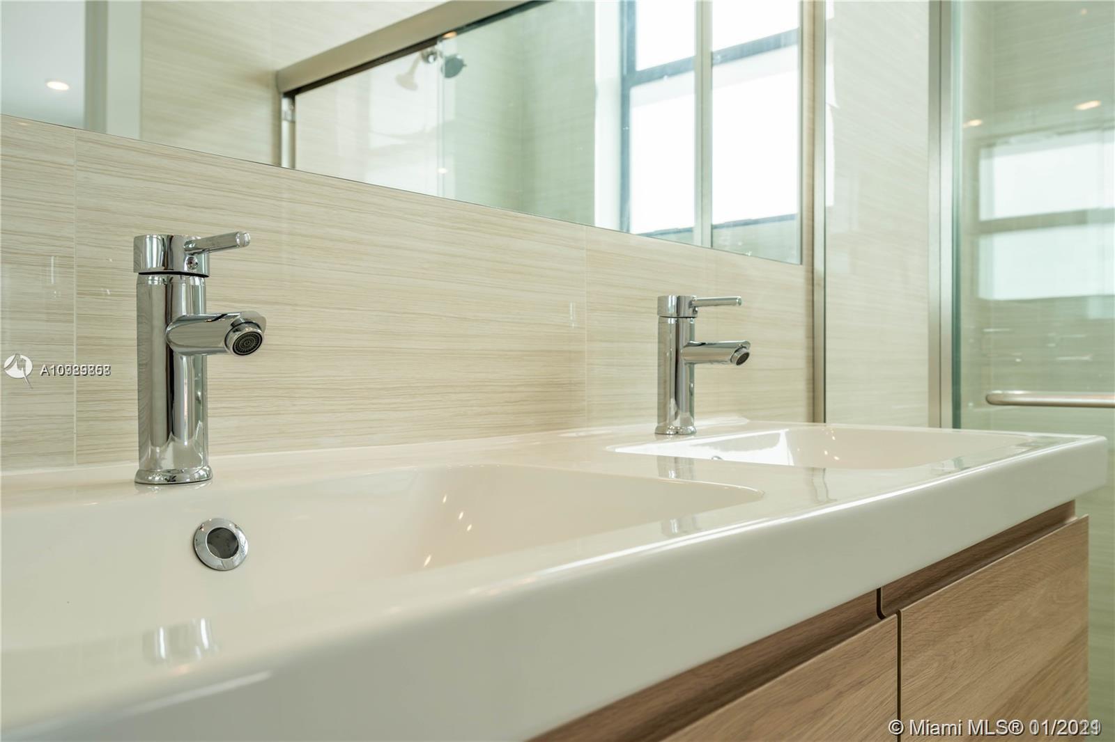 See details / 4392 sq. ft. $ 2021-01-27 0 Photo