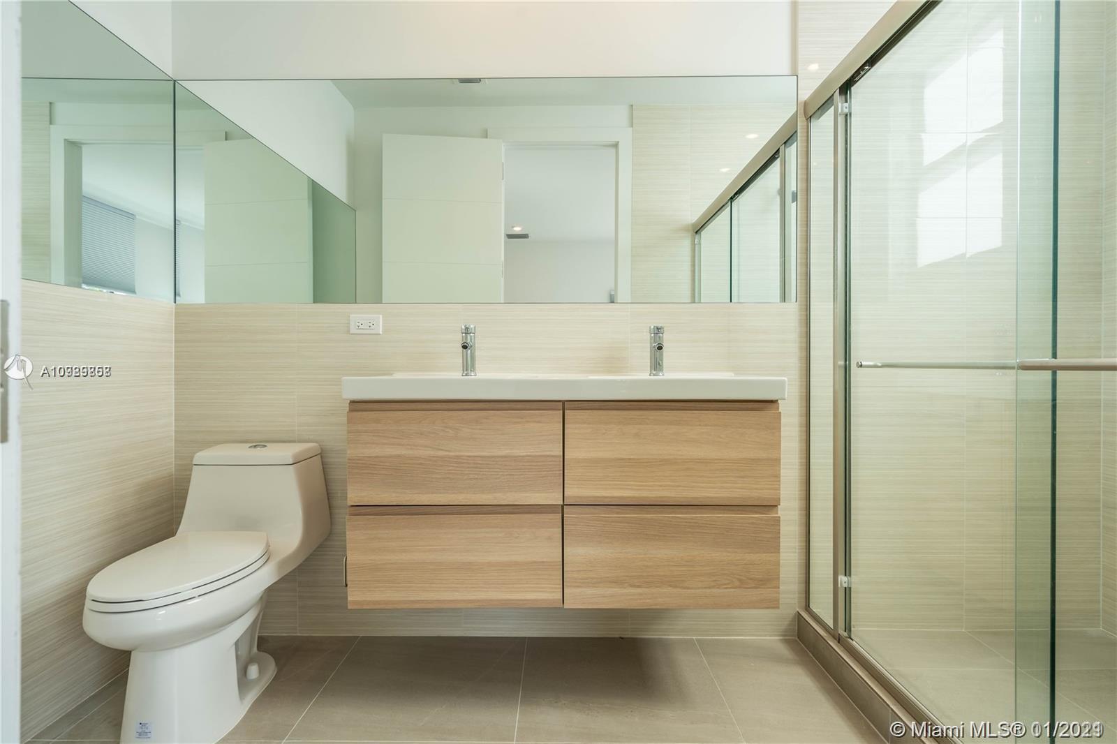 See details / 4392 sq. ft. $ 2021-01-27 0 Photo