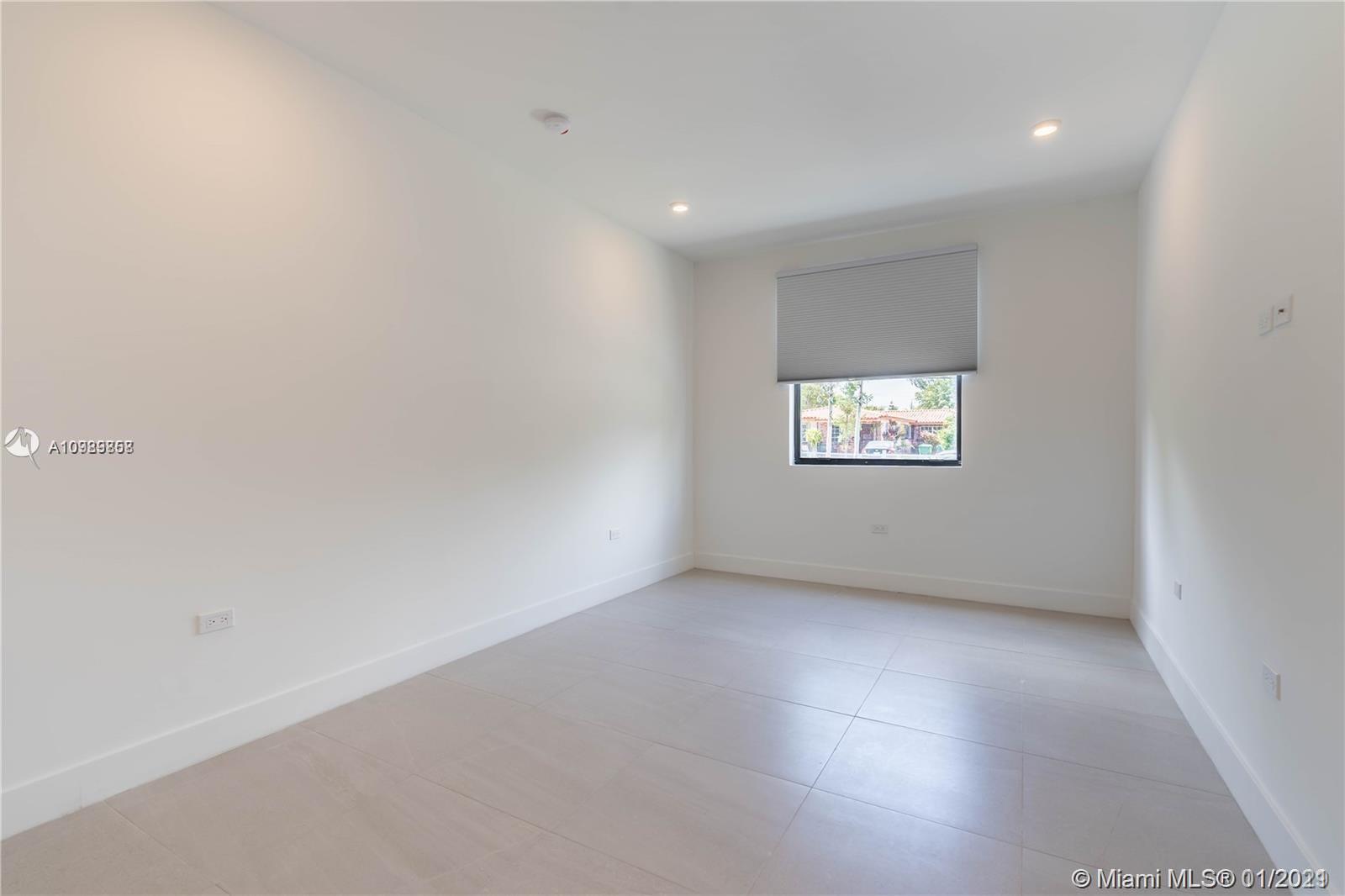 See details / 4392 sq. ft. $ 2021-01-27 0 Photo