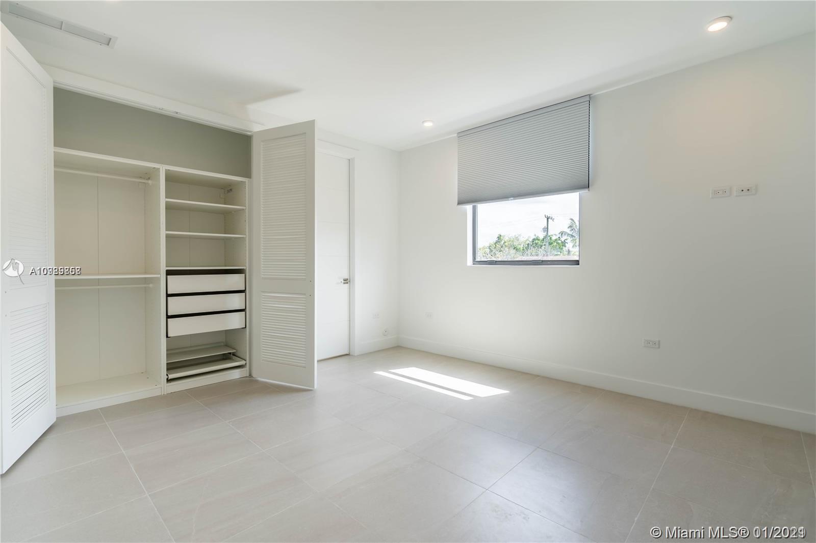 See details / 4392 sq. ft. $ 2021-01-27 0 Photo
