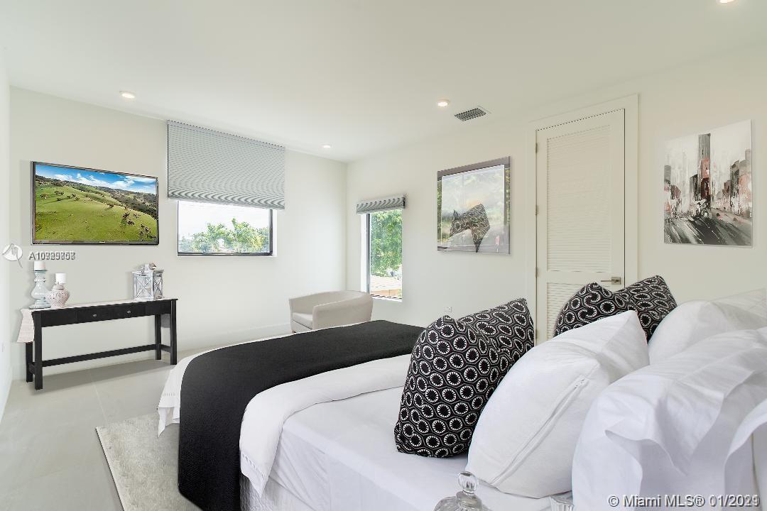 See details / 4392 sq. ft. $ 2021-01-27 0 Photo